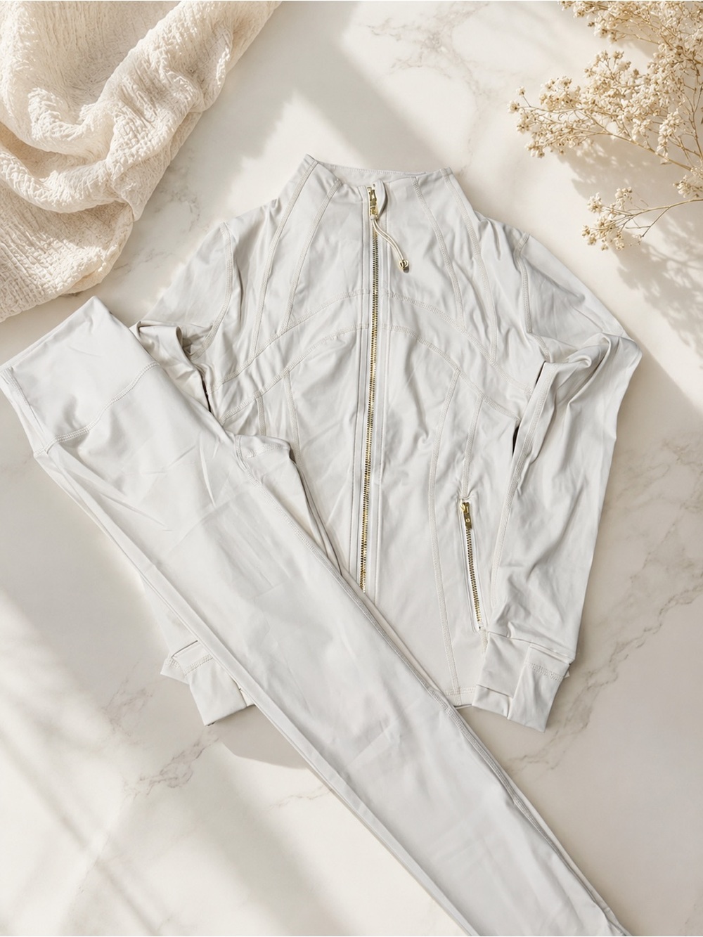 Lululemon Define Set Bone White w Gold Zipper
